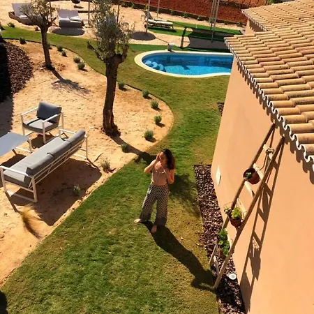 Alamos Retreat - Wellness & Yoga Boutique Oda ve Kahvaltı 3*